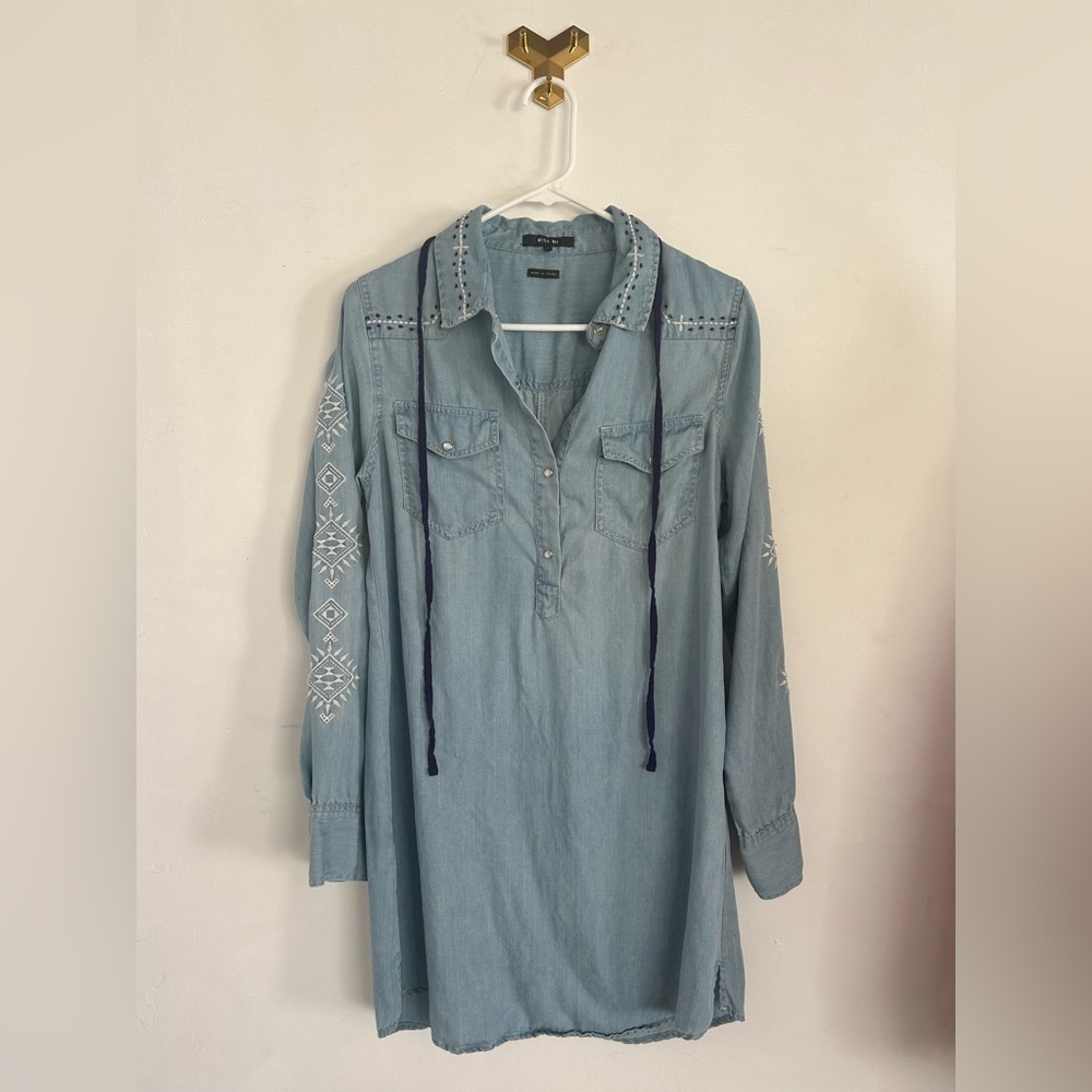 Miss Me light blue chambray button down long sleeve tunic blouse Size Small